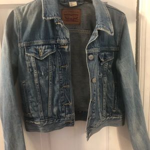 Levi light wash jean jacket XS